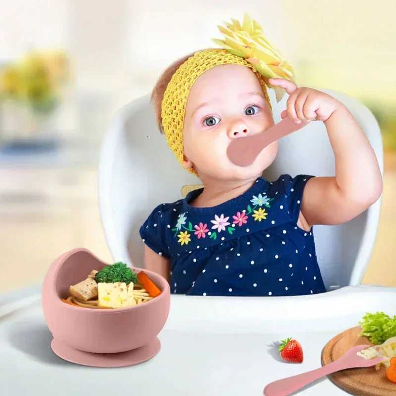 Silicone Baby Feeding Set Suction Bowl Baby Dining Plate Straw Cup Bibs Spoon Forks for Kids Tableware BPA Free Children Dishes X250806