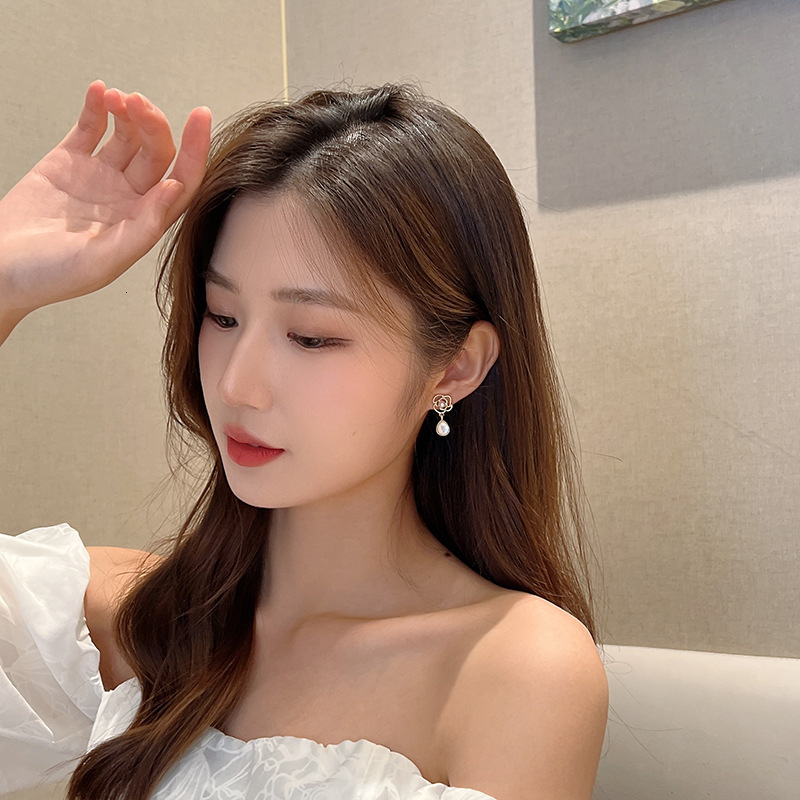 Vintage French Court Style High-end Women's Earrings Free Shipping Designer Luxury Cat Eye Stone Hollow Rose Water Droplet S925 Silver Needle Ear