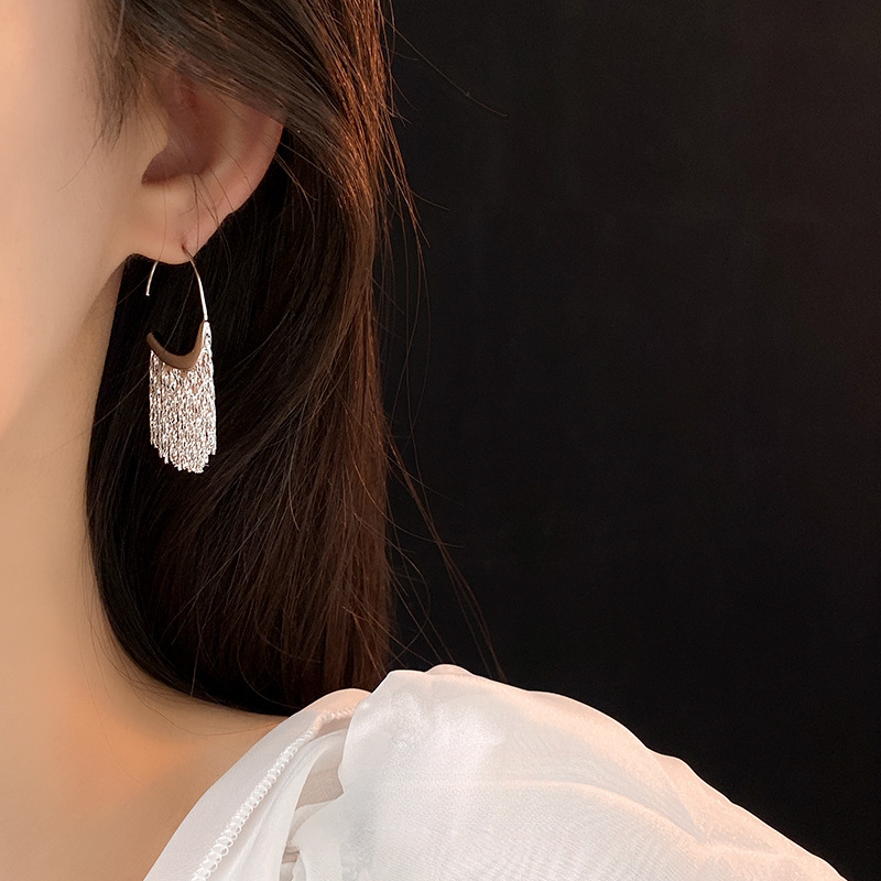 Free Shipping Designer Luxury Jewelry Silver Needle Metal Round Flower Tassel Earrings Retro Stud Earrings Elegant High-end Feel Women's Accessor