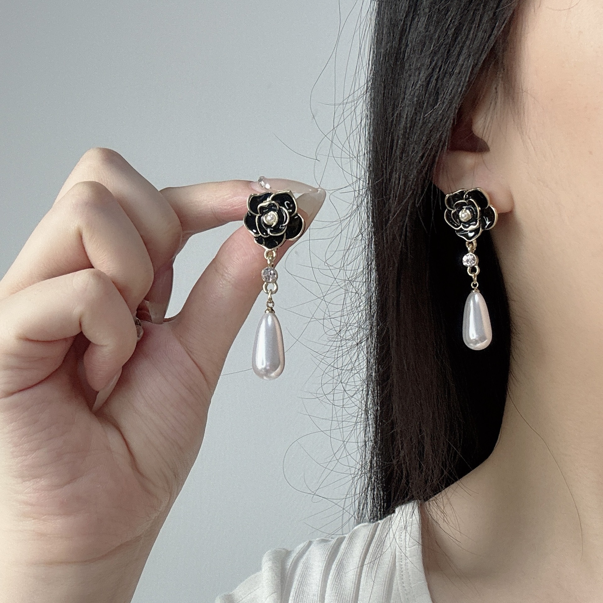 Free Shipping Designer Luxury Jewelry French Style Gentle Fairy Oil Drop Camellia Water Drop Pearl Earrings Elegant Socialite Style Trendy Ear Accesso