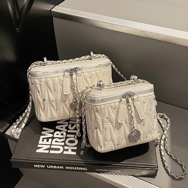 Chanel Style Quilted Chain Bag for Women 2025 Fashion Simple Shoulder Bag Niche Trend Crossbody Bucket Bag 250806
