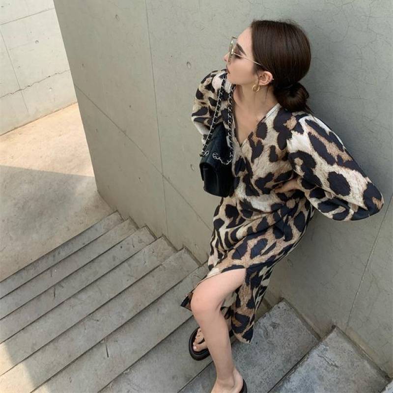 2025 Summer Retro Leopard fashion print V-neck Dress for Women's Summer New Mid length Skirt, Casual Loose Vacation Long sleeved Dress, New Desig