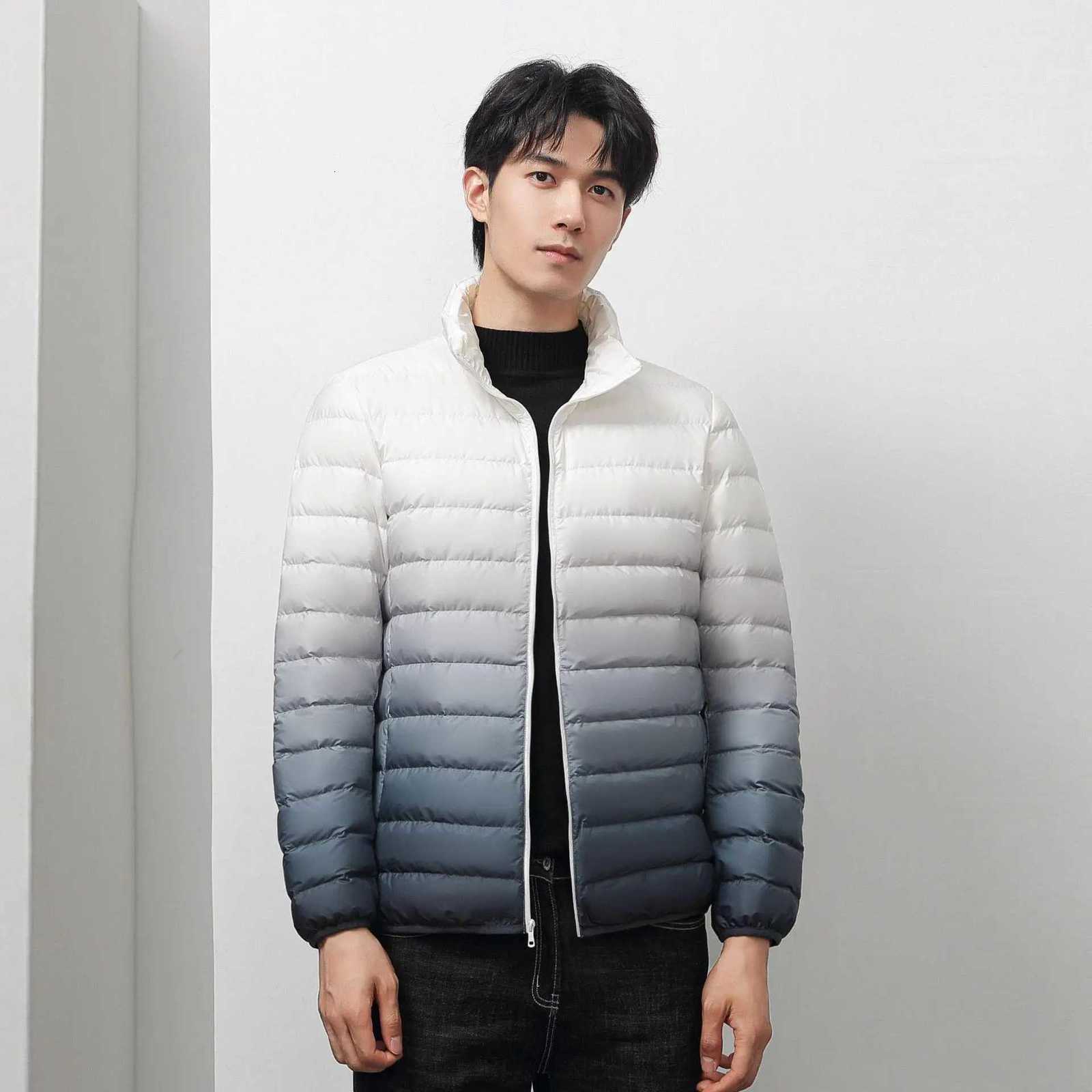 Man Top Quality Autumn Winter Novel Gradient Jacket 90% Duck Down Ultra Light Spring Jacket Stand Collar Outerwear Sporty Coat W250806