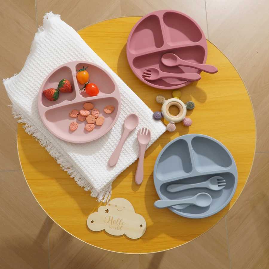 3PCS Childrens Tableware Set Baby Eating Food Training Silicone Tableware Set Baby Sucker Feeding Dishes Plate With Spoon Fork X2508061
