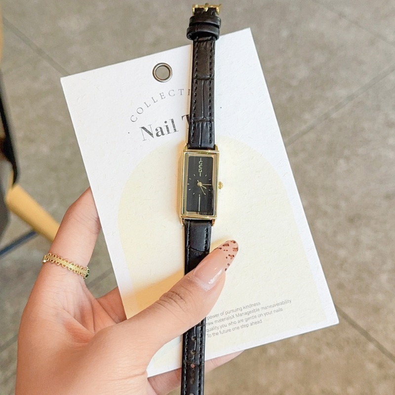 Fashionable Ankara-Inspired Red Leather Band Analog Watch for Her