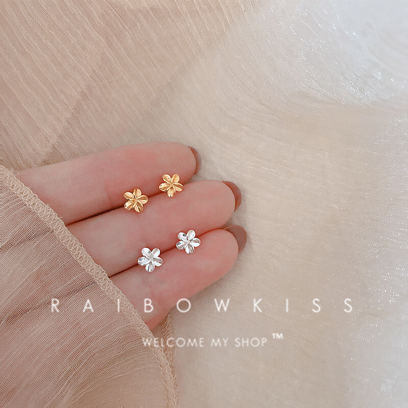 Free Shipping Designer Luxury Jewelry Flower Earrings New Trend Simple Design Small Flower Short Invisible Delicate Ear Piercing Fashion Accessories