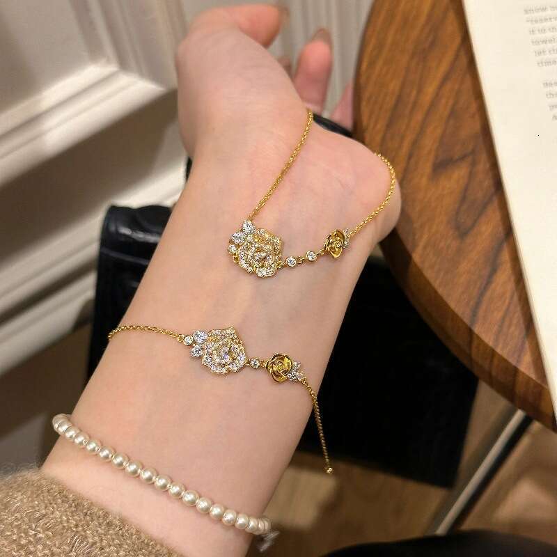 High-End Dia-Studded Pink Dia Twin Rose Necklace Bracelet Ring Socialite Design Luxurious Jewelry Set