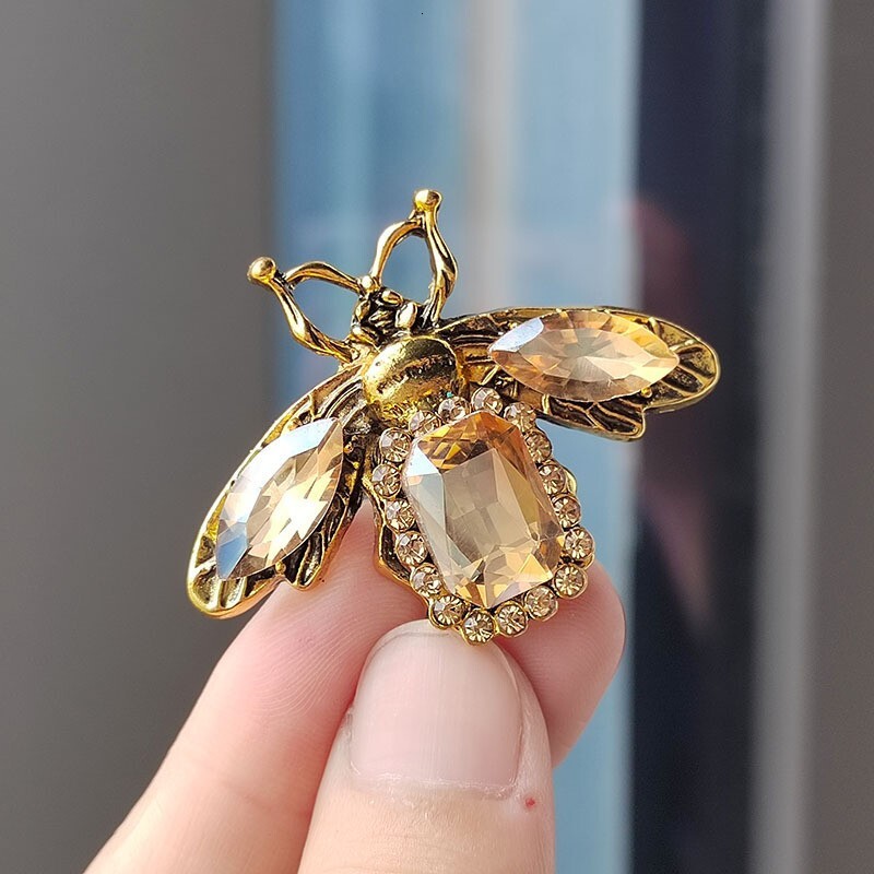 Beimu Butterfly Brooch Free Shipping Designer Luxury Women's High End Niche Pearl Pin Chest Flower Clothing Sweater Accessories