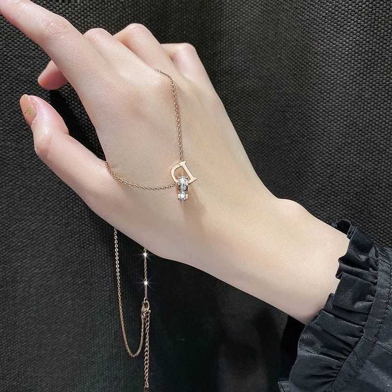 Geometry Love Woman Necklace D Letter Hanging Circle Crystal Pendant Necklace for Women Stainless Steel Jewelry Wholesale Y250805