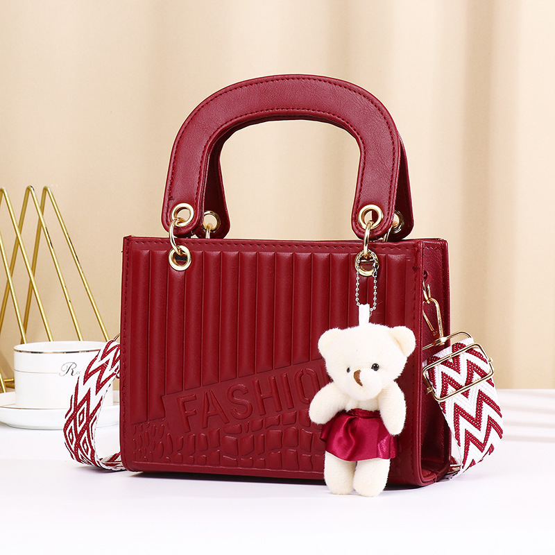 New Fashion High-End Handbag for Women, Quilted Embroidery Small with Bear Pendant, Single Shoulder Crossbody Square Bag