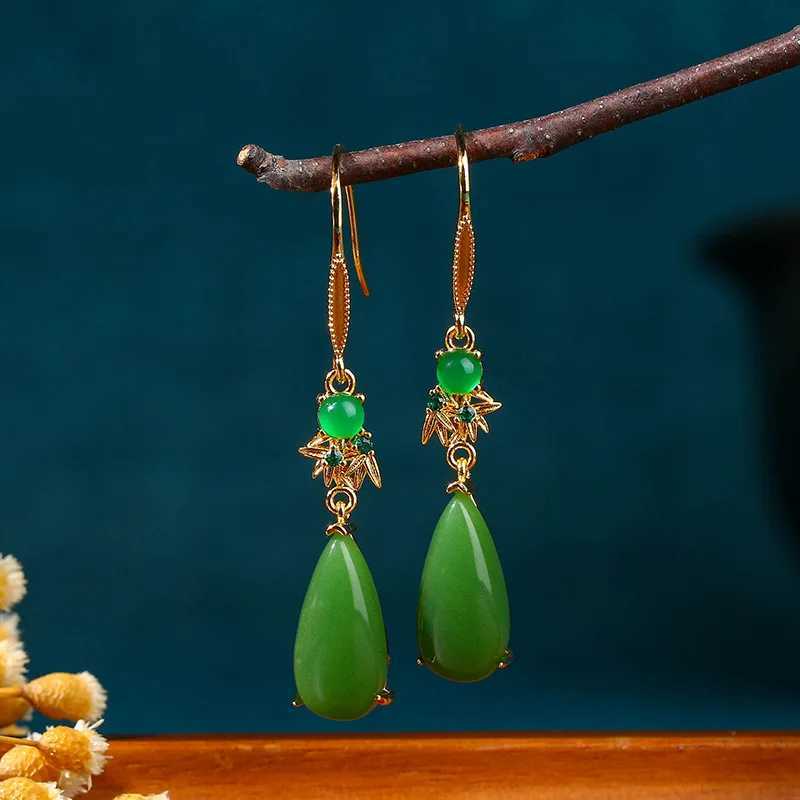 Ethnic Chinese Green Jade Earrings for Women Painted Enamel Hollow Design Luxury Jewelry Water Drop Shaped Pendant Retro Gifts Y250805