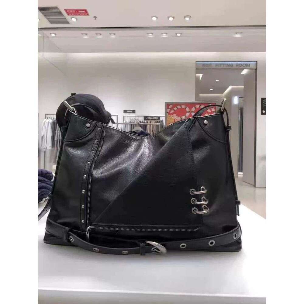 Designer Bag Tote Shoulder Bag New Street Punk Style Fashionable Tote For Women With High End Metal Ring Single Crossbody Large Capacity