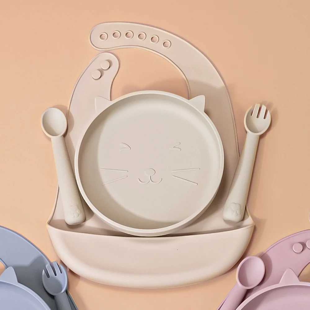 4PC/1Set Baby Feeding Tableware Set Silicone Shallow Tray With Suction Cup Baby Silicone Spoon Fork Silicone Infant Bib X250806