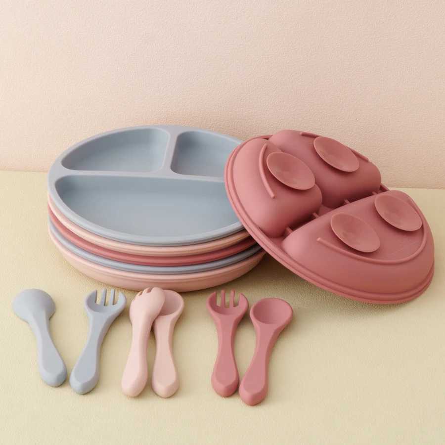 3PCS Childrens Tableware Set Baby Eating Food Training Silicone Tableware Set Baby Sucker Feeding Dishes Plate With Spoon Fork X2508061