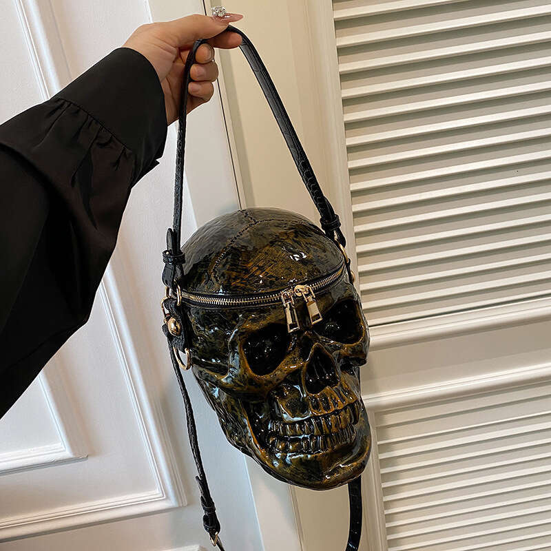 Designer bag 2025 Creative Funny Personality Ghost Head Metal Skull Halloween Crossbody Shoulder Bag for Men and Women