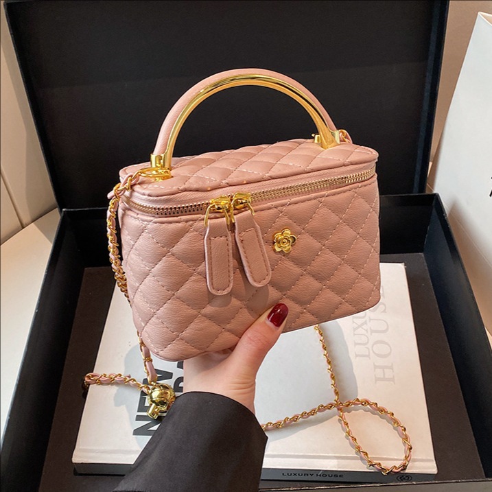 Free delivery designer women bag tote bag Large retro casual simple commuting bag hand-held single shoulder armpit bag