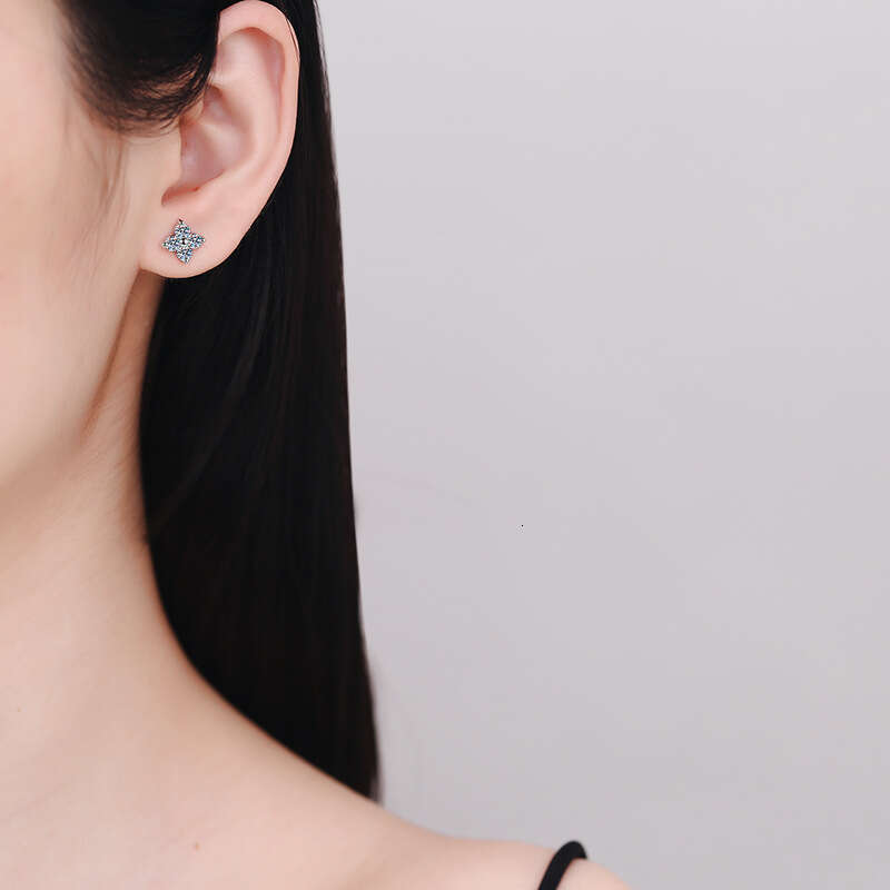 Iced Out VVS for Women, Light Korean Style Four-Leaf Clover Earrings, D Color 80 Points Moissanite Earrings