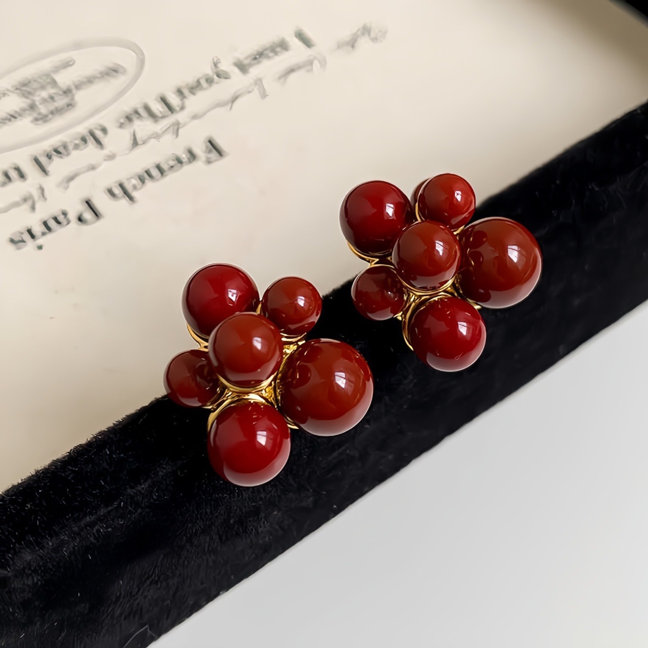 Free Shipping Designer Luxury Jewelry New Women's Red Pearl Earrings Elegant High-end Vintage Earrings Fashion Noble Ear Accessories