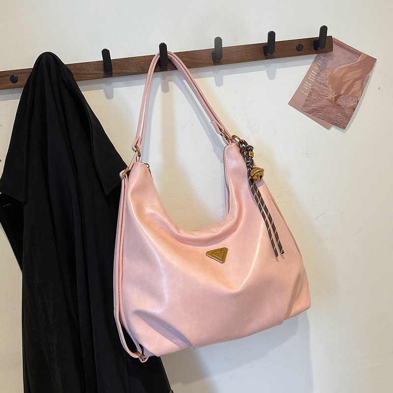 Women's Fall/Winter Retro 2025 New Casual and Niche Design Shoulder and Crossbody Bags with Large Capacity Commuting Dumpling Bags