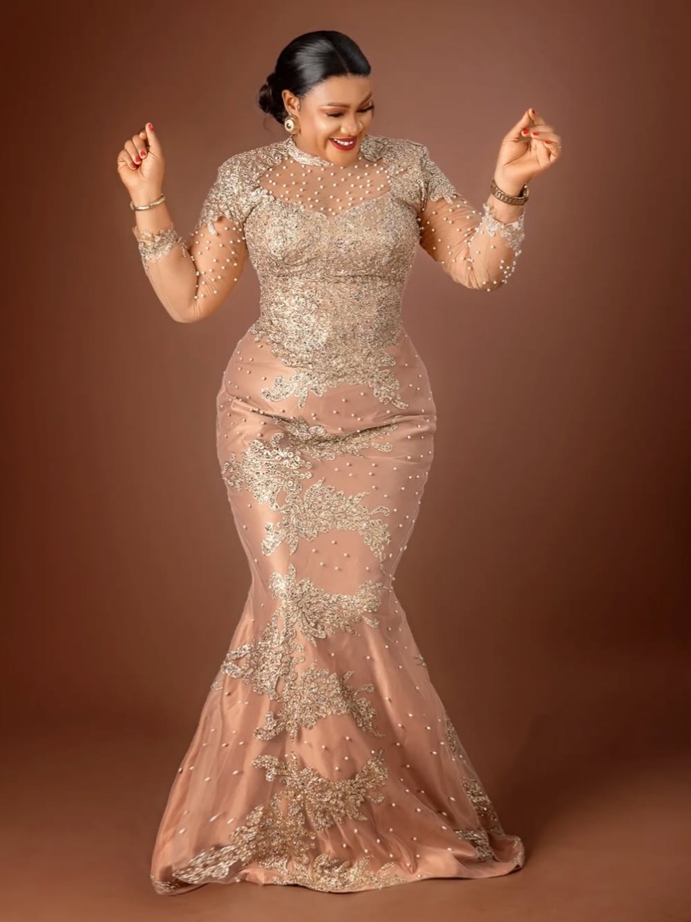 Plus Size Pearls Mermaid Wedding Dresses Appliques O Neck Long Sleeve Bride Dress Lace Up Floor Length Bridal Dress Customized