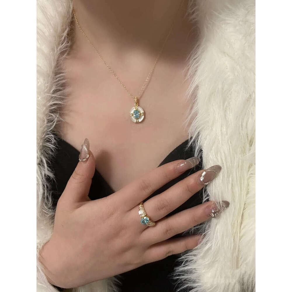 Natural Aquamarine White Mother-of-Pearl Necklace for Women, Gold-Plated Vintage Paraiba Collarbone Chain, High-End Niche