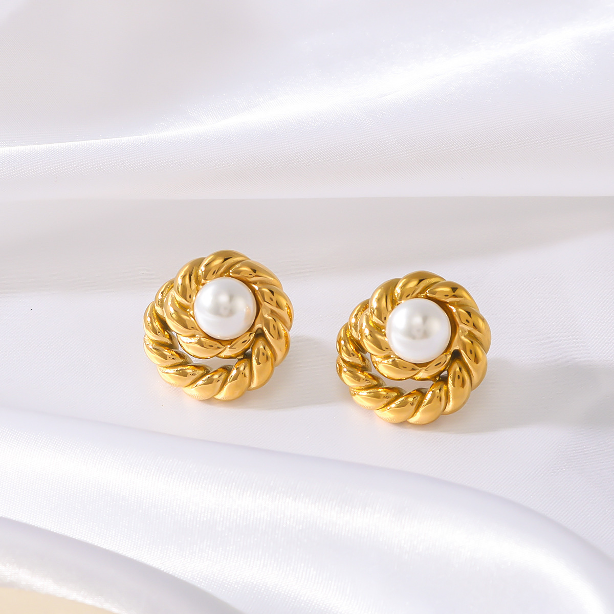 Free Shipping Designer Luxury Jewelry New Retro Round Braided Pearl Earrings High-end Vintage Exaggerated Personality Earrings Studs Women's Acce