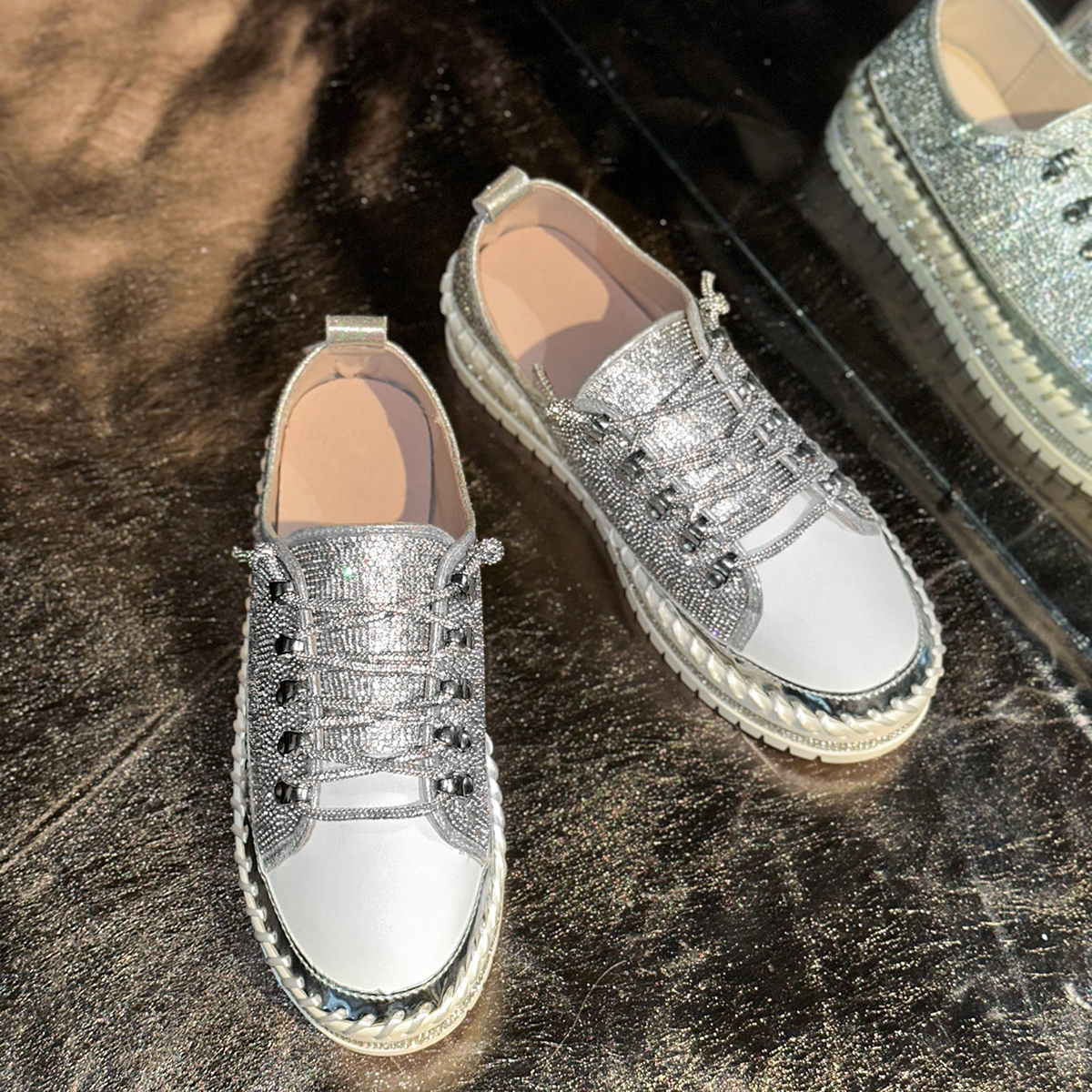 Luxury Women Shoes Summer Women's Flat Shoes Designer Women Sneakers Anti-slip Casual Trainers Femme rhinestone White Shoes Lightweight and non t