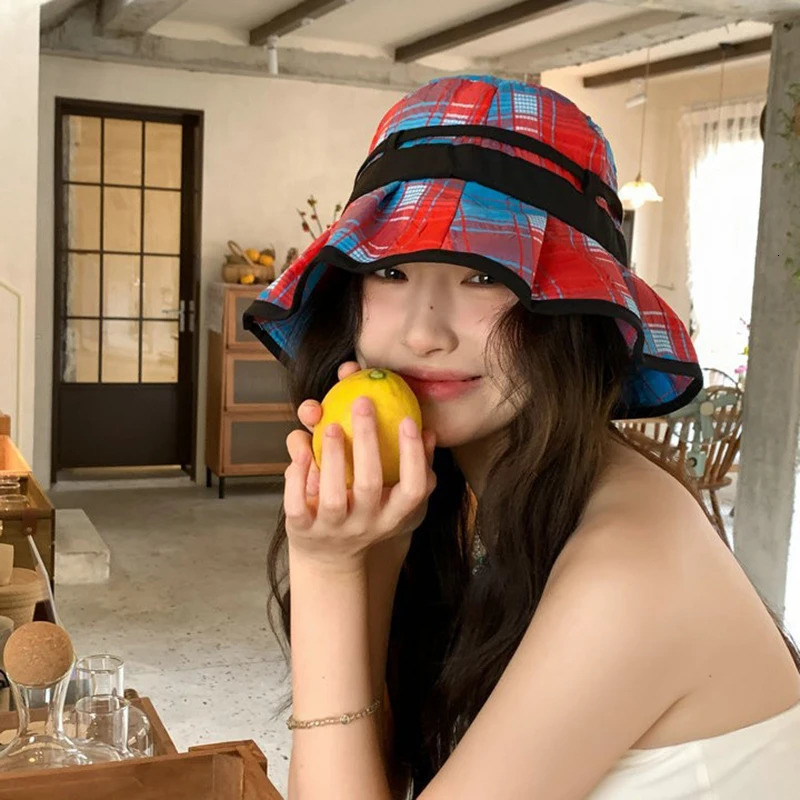 Retro Red and Blue Contrasting Color Plaid Bucket Hats Women Spring and Summer Big Brim Sun Protection Versatile Fashion Sun Hat 250806