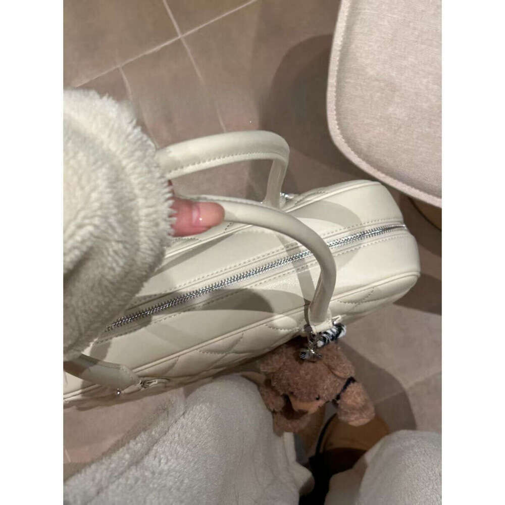 Designer Bag Tote Shoulder Bag Waffle Quilted Toast For Women Niche Design Commuter Boston Versatile High End Feel Single Tote