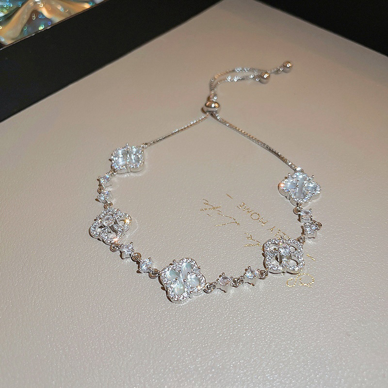 High-end Four Petal Clover Flower Bracelet Shell Pearl Zircon Stones 5 Flower Charm Chain Bracelets Women Gift wholesales drop ship