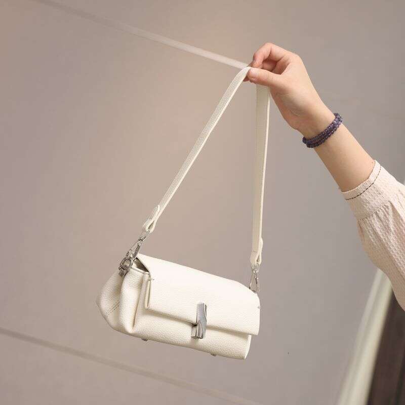 Women's 2025 New Underarm Light Niche Design Fashion Versatile Exquisite Small Single Shoulder Crossbody Bag