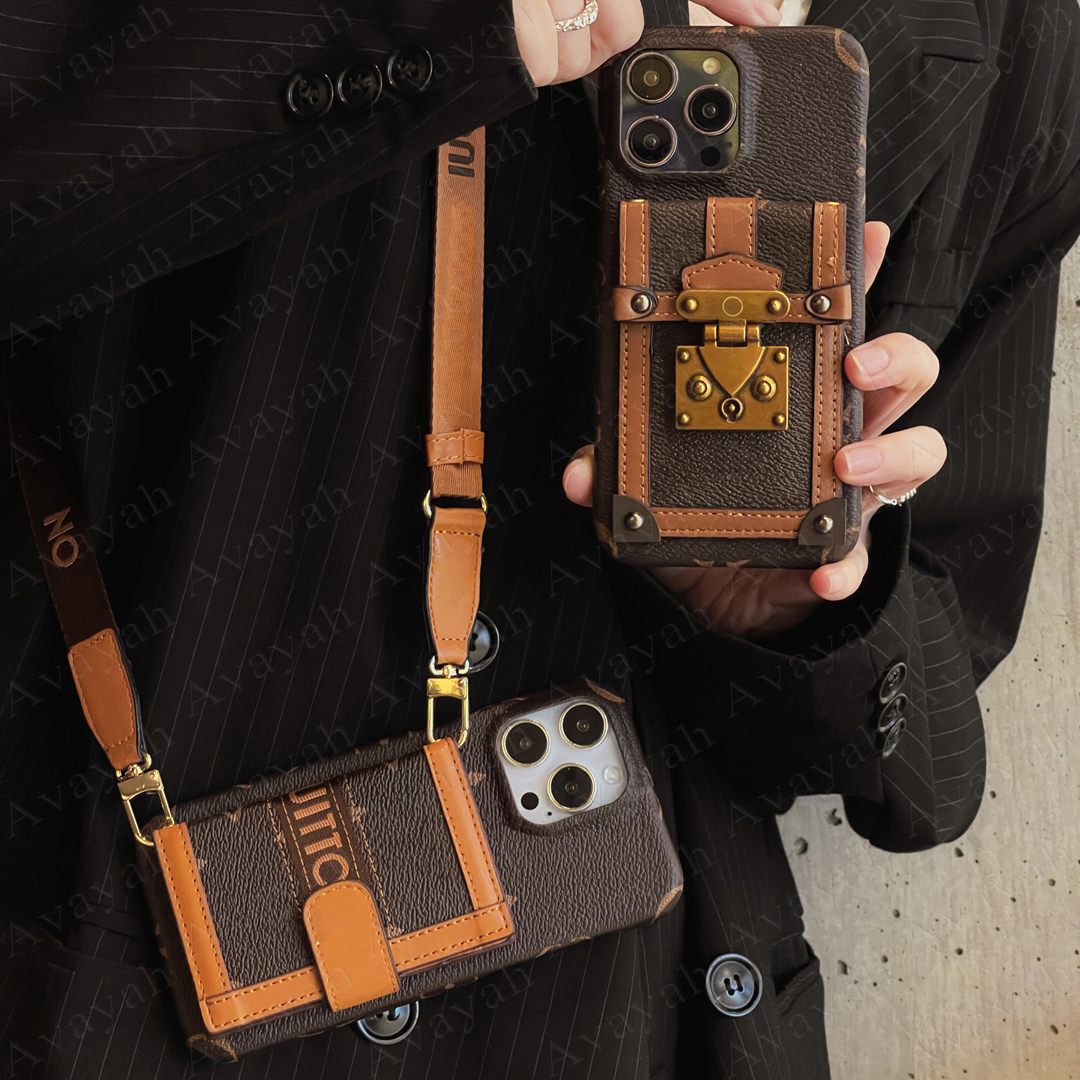 Luxurys Designer Mobile Phone Case Lock Suitcase for iPhone 17 Air 16 15 14 Plus 13 12 Pro Max 11 Leather Card Pocket Slot Holder Cover Shoulder Strap Vogue 13pro Shell