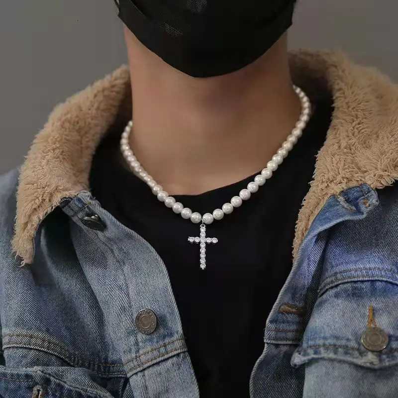 European and American artificial pearl cross necklace hip hop pendant trend retro clavicle chain ladies couple pendant gift Y250805