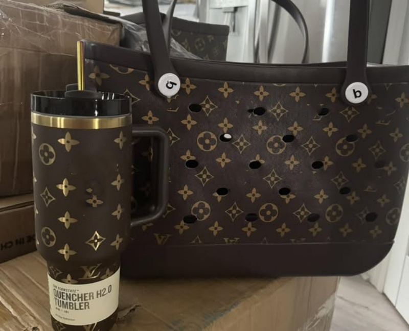 US Warehouse Designer Shopping Bags With L Letter 40oz Tumbler Cups Custom Bogs Totes Rubber Silicone Eva Beach Bags Women Handbags Summer Baskets 3 Days Delivery