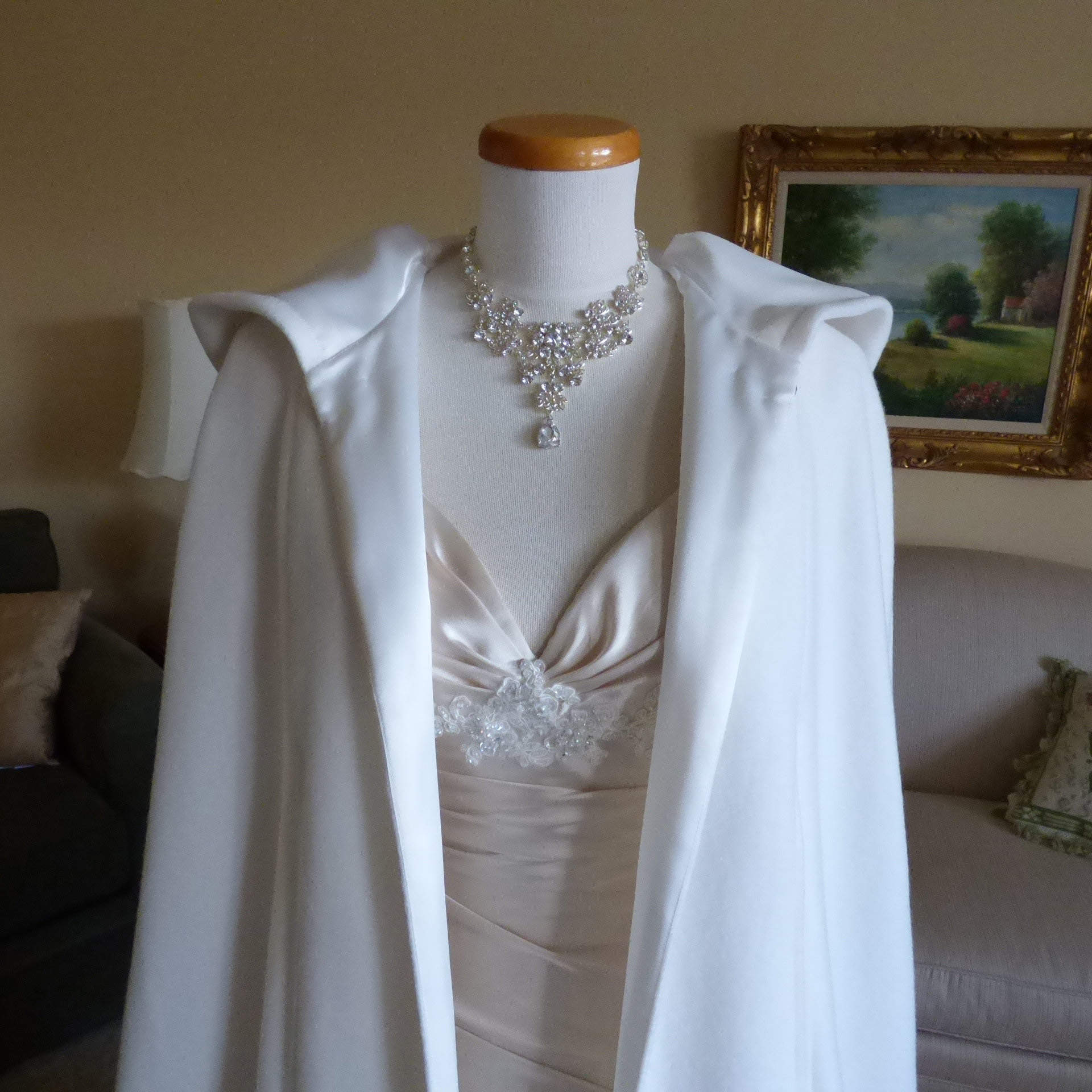 Long Wedding Bridal Cloak Shawl Hooded Bridal Cover Up Wedding Outerwear Party Costume Customized