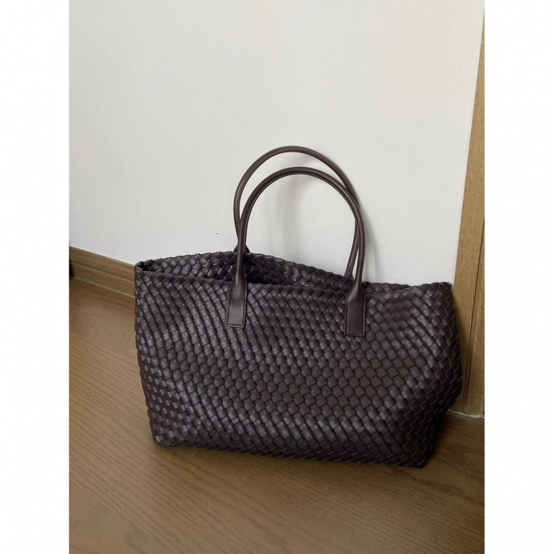 PU Soft Leather Texture Woven Bag Class Commute Bag 2025 Capacity Travel Bag Casual Handheld Shoulder Bag Internet Celebrity A12 250806