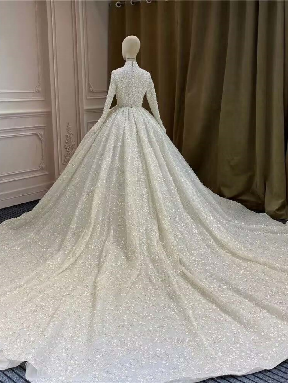 Muslim High Neck Ball Gowns Wedding Dresses Pearls Sequins Long Sleeve Bride Dress Luxurious Sweep Train Bridal Dress Customized