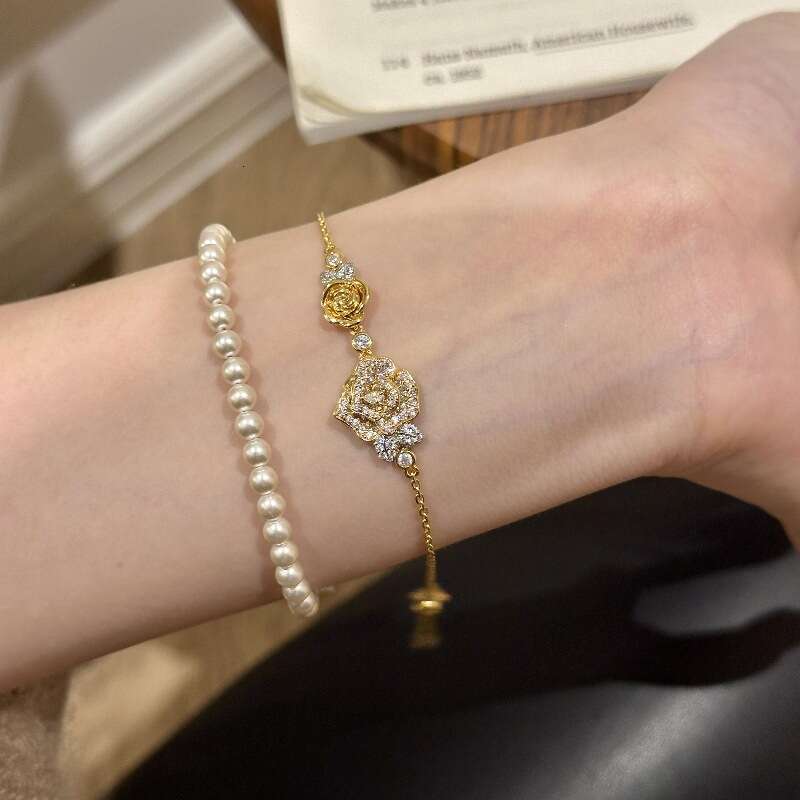 High-End Dia-Studded Pink Dia Twin Rose Necklace Bracelet Ring Socialite Design Luxurious Jewelry Set