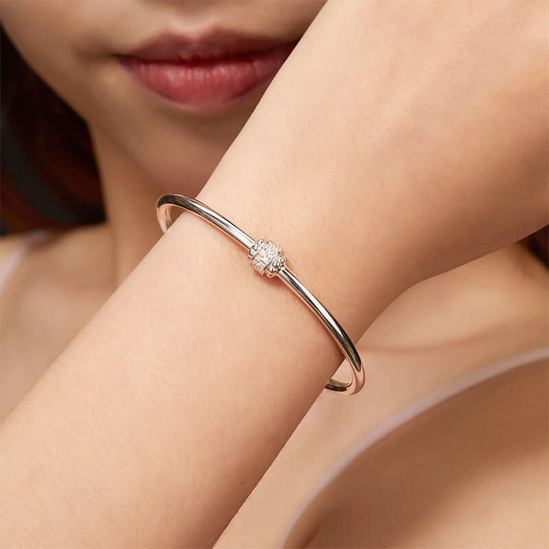 Non-Fading Iced Out VVS Light Bracelet with Inlaid Dias, Personalized and High-End Feel