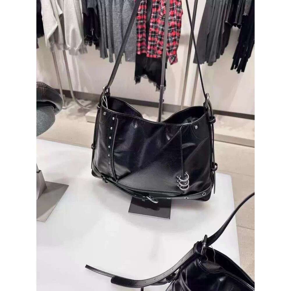 Designer Bag Tote Shoulder Bag New Street Punk Style Fashionable Tote For Women With High End Metal Ring Single Crossbody Large Capacity