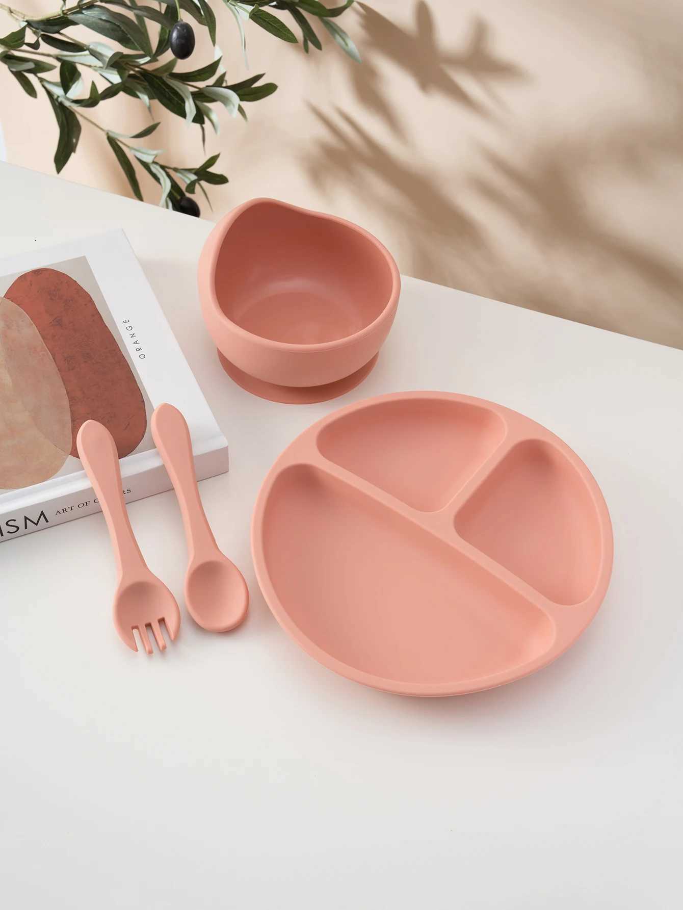 4PCS Baby Silicone Feeding Set Suction Dishes Plate Spoon Fork BPA Free Sucker Bowl Toddler Training Tableware Essentials X250806