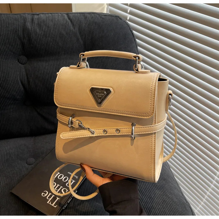 Premium Texture Handbag 2025 Premium Texture Handbag Fashionable Shoulder Messenger Bag in Kelly Design Niche Retro Aesthetic 250806