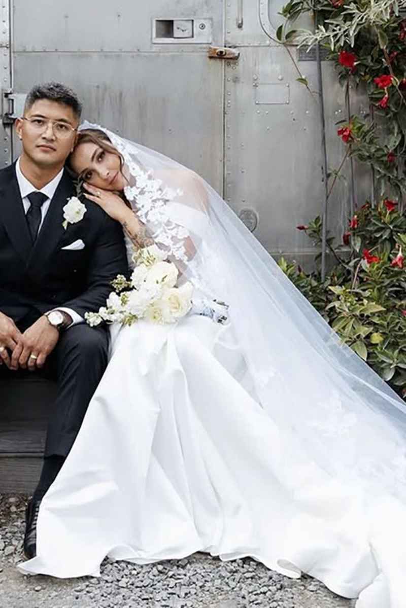 Cathedral Embroidered Flowers Bridal Veils One Layer Tulle Appliqued Bridal Veil With Comb Wedding Accessories