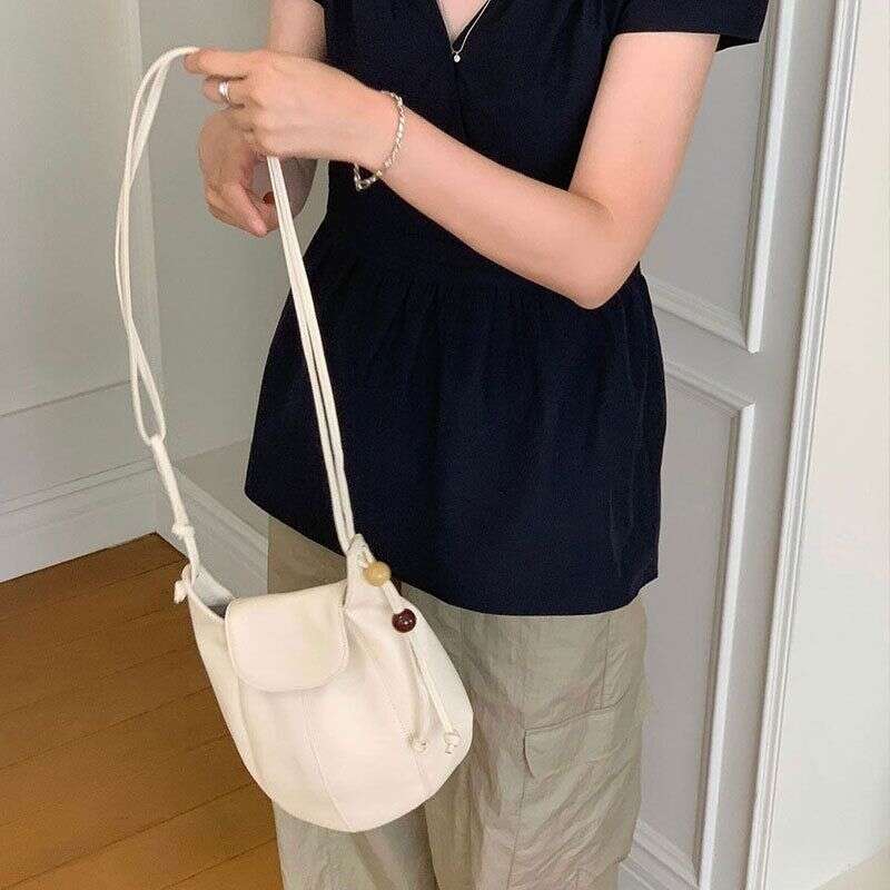 Instagram with large capacity versatile bucket style niche design school South Korea new popular commuting bag