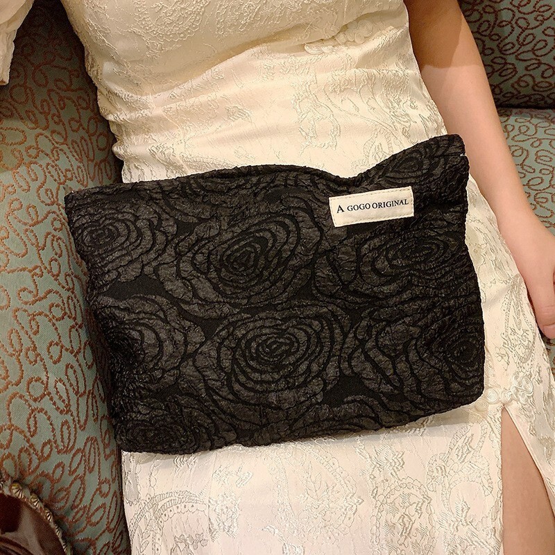 Free Shipping Designer Luxury High-end Makeup Bag Gentle Fresh Large Capacity Storage Bag Portable Travel Skincare Storage Bag Toiletry Bag Casual Pho