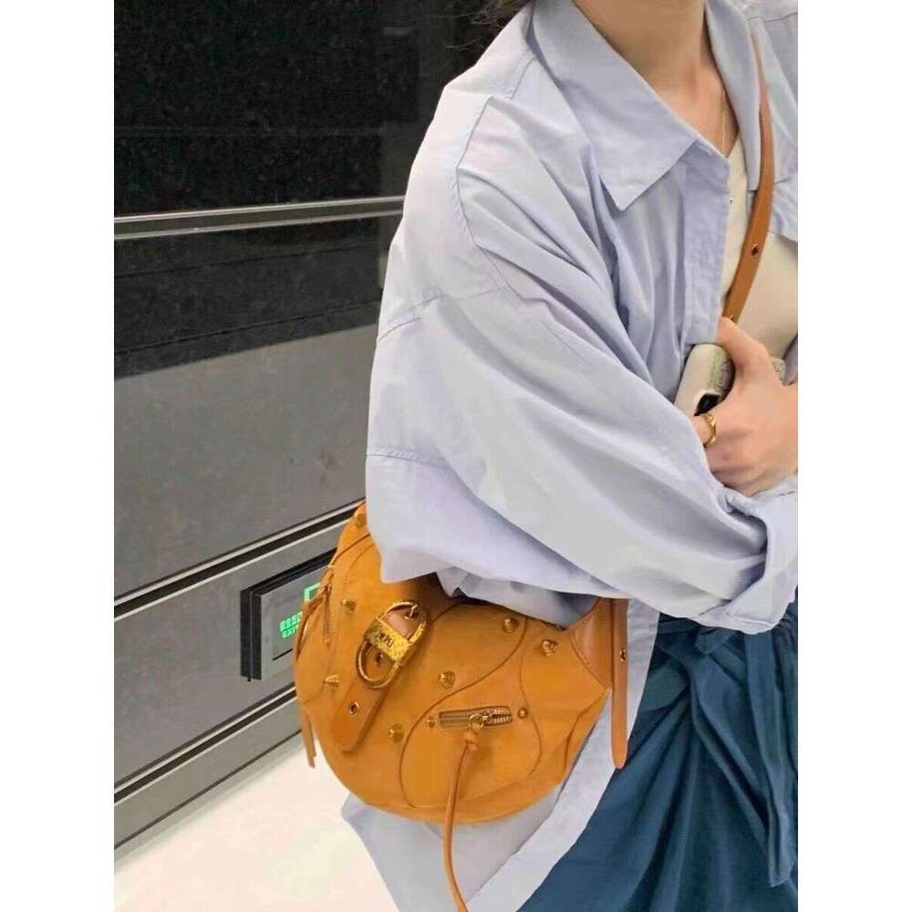 Designer Bag Tote bag Shoulder Bag Niche Cool Hot Girl Rivet Motorcycle New Fashion Women S High End Versatile Commuter Crossbody Trendy