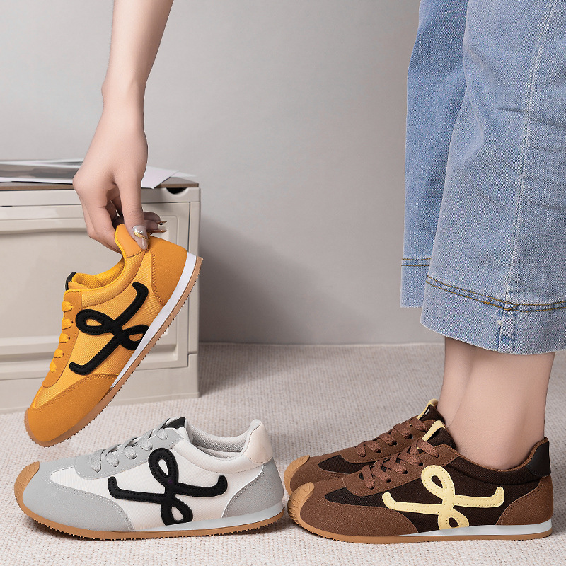 2025 New Women's Thick soled Sports Shoes Designer Breathable Running Mesh Soft soled Sports Shoes