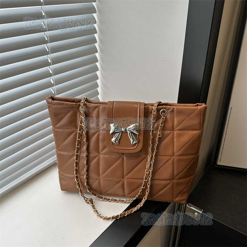 Soft Quilted Chain Bag Large Capacity Tote Bag 2024 New Trendy Fashion Versatile Shoulder Bag Large Bag H250806