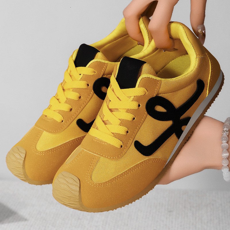 2025 New Women's Thick soled Sports Shoes Designer Breathable Running Mesh Soft soled Sports Shoes