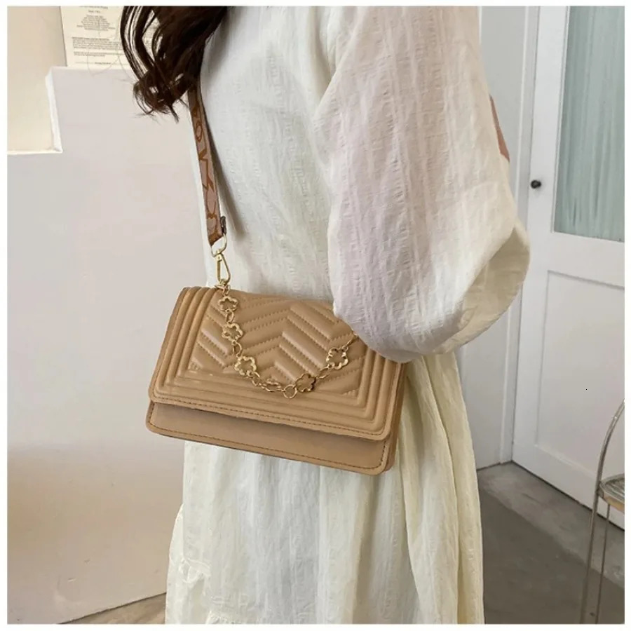 Fashionable temperament simple texture generous wide shoulder beautiful belt single shoulder crossbody womens bags 250807